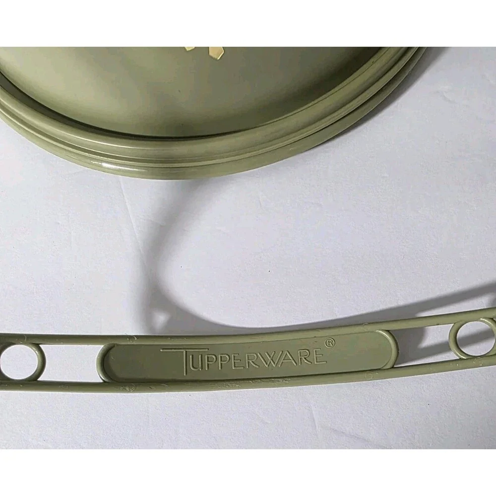 Tupperware Cake Taker Avocado Green Sunburst Cake Carrier 683-2 684-2 624-3 USA